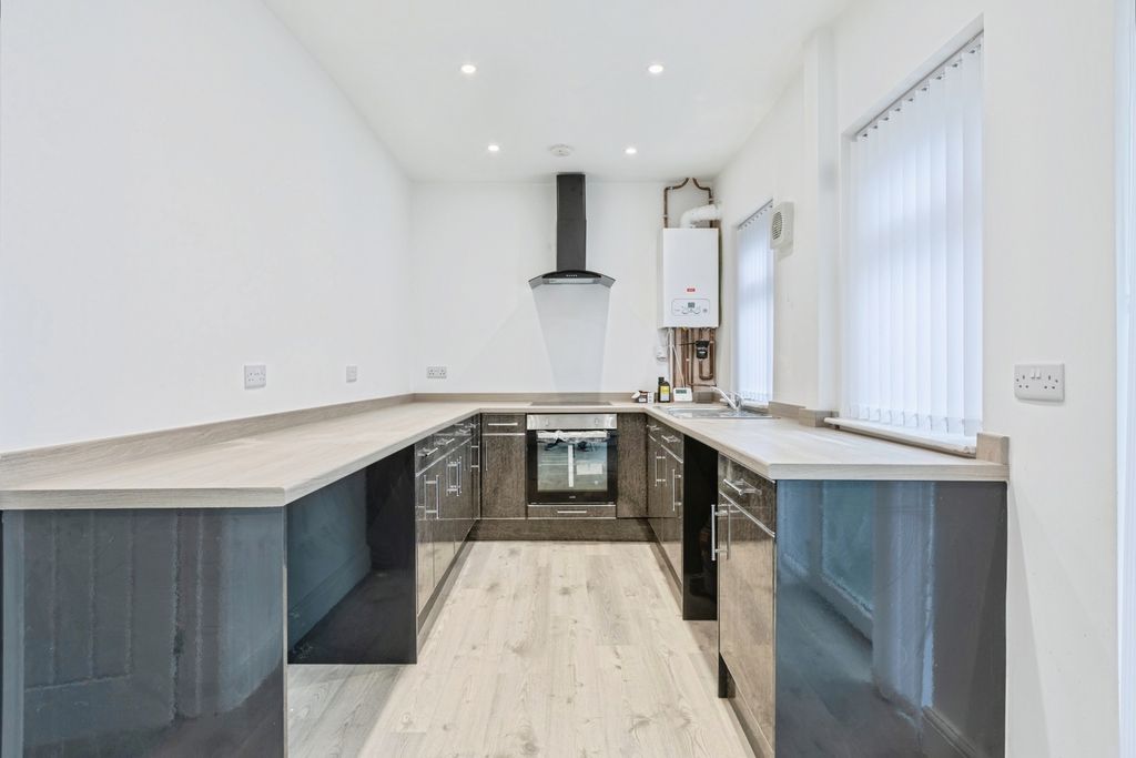 Property photo 2 of 17 Photo