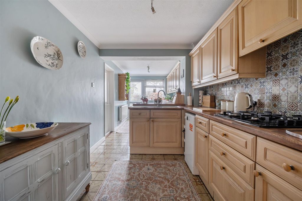 Property photo 3 of 25 1409109-11-698A2E49A0431.Jpg