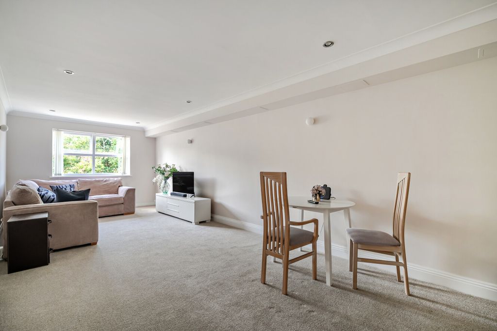 Property photo 2 of 16 1481742-11-6A38F9...