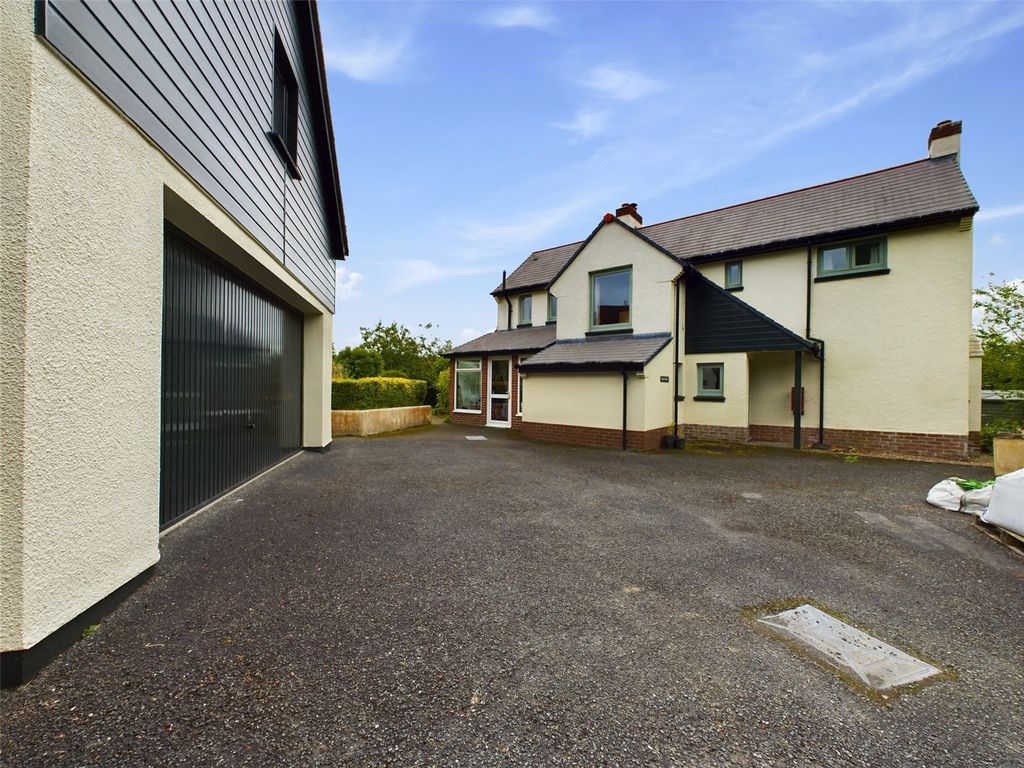 Property photo 2 of 46 Picture No. 24