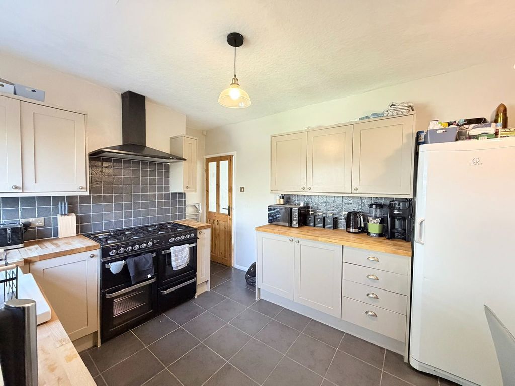 Property photo 2 of 25