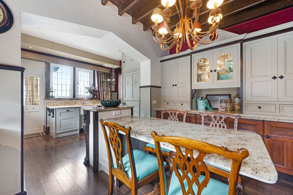 Property photo 3 of 41