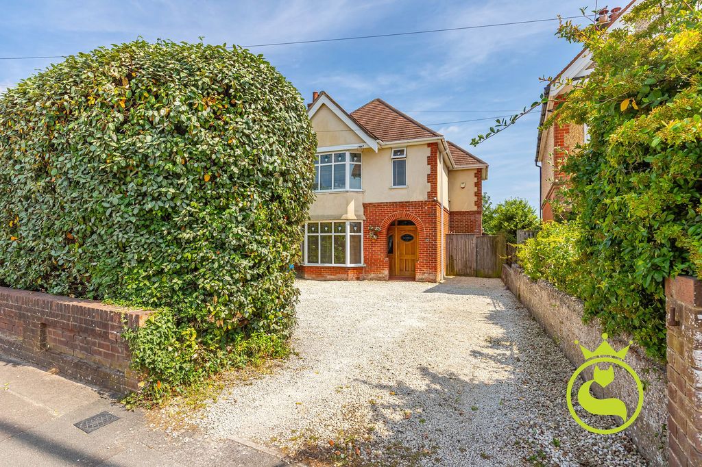 Property photo 2 of 31