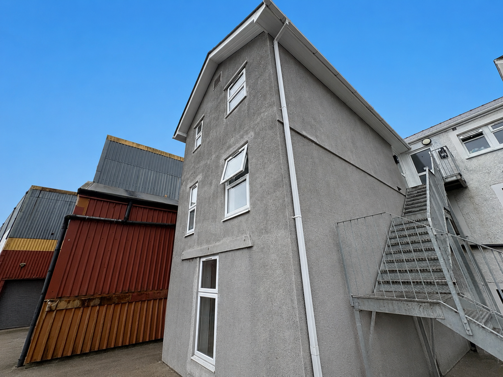 Property photo 1 of 5