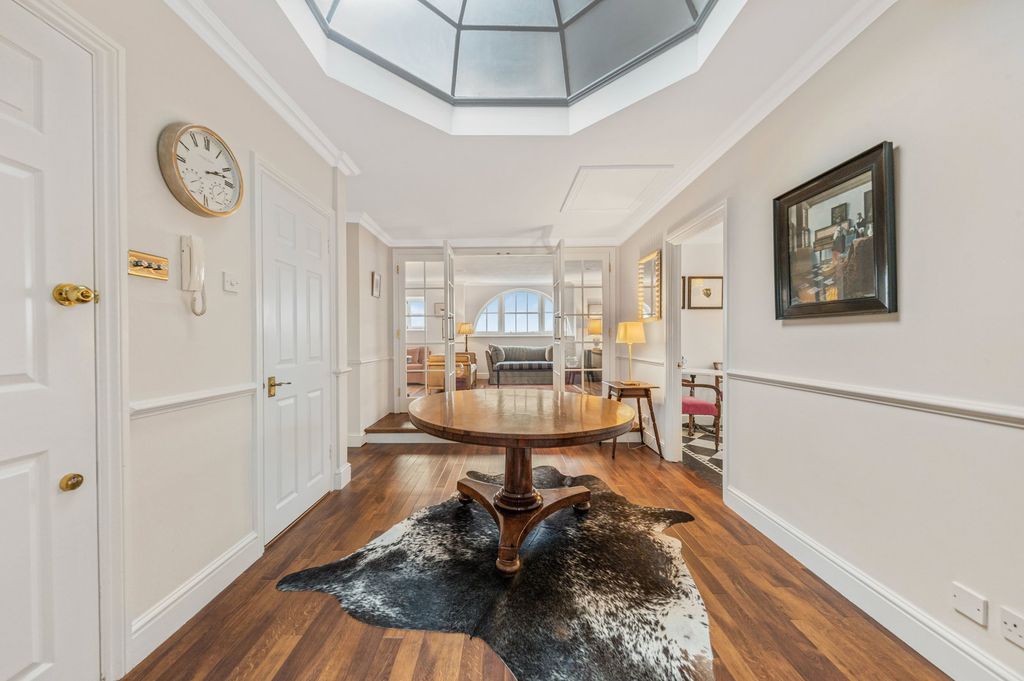 Property photo 3 of 46