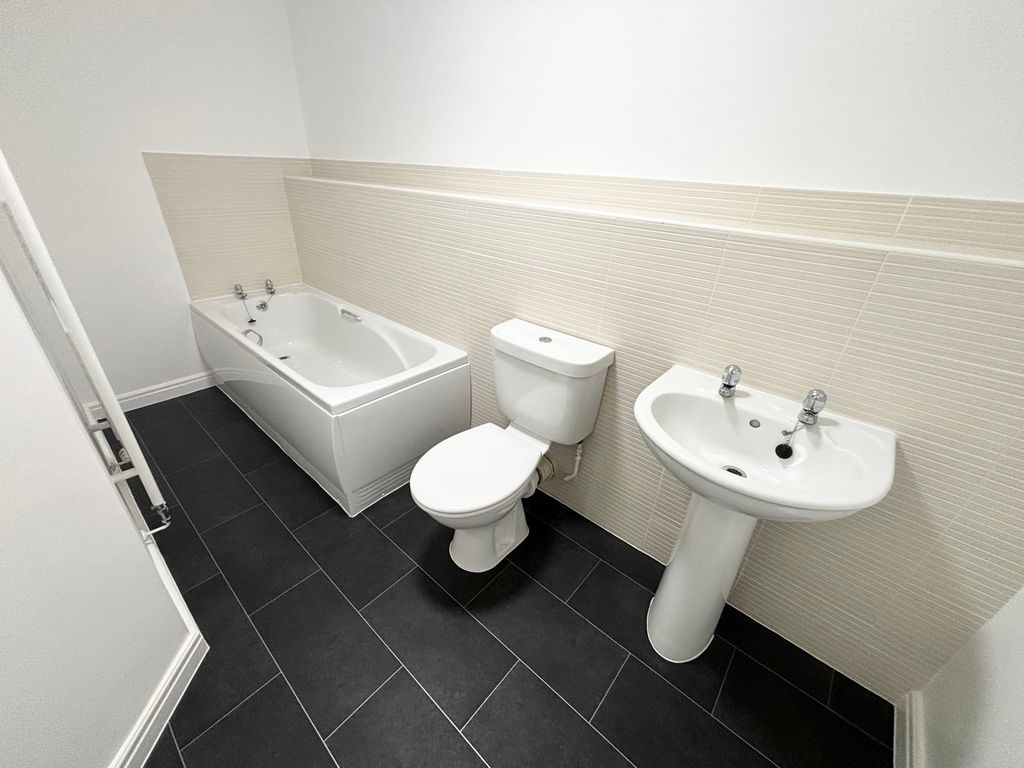 Property photo 3 of 5