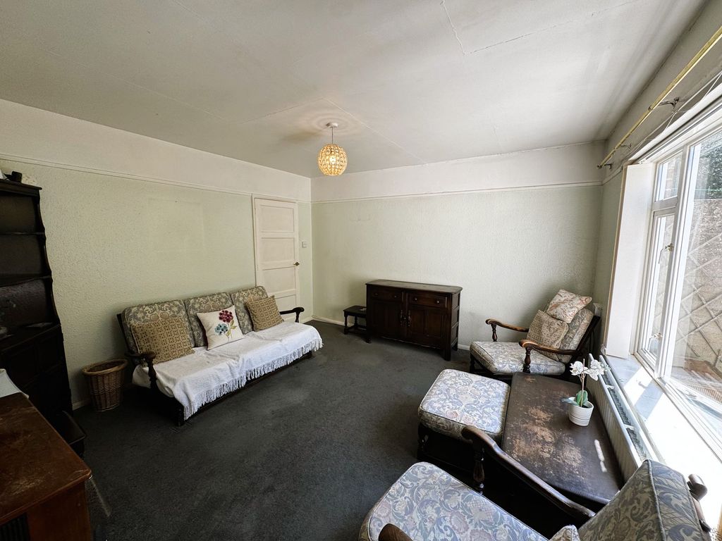 Property photo 2 of 28