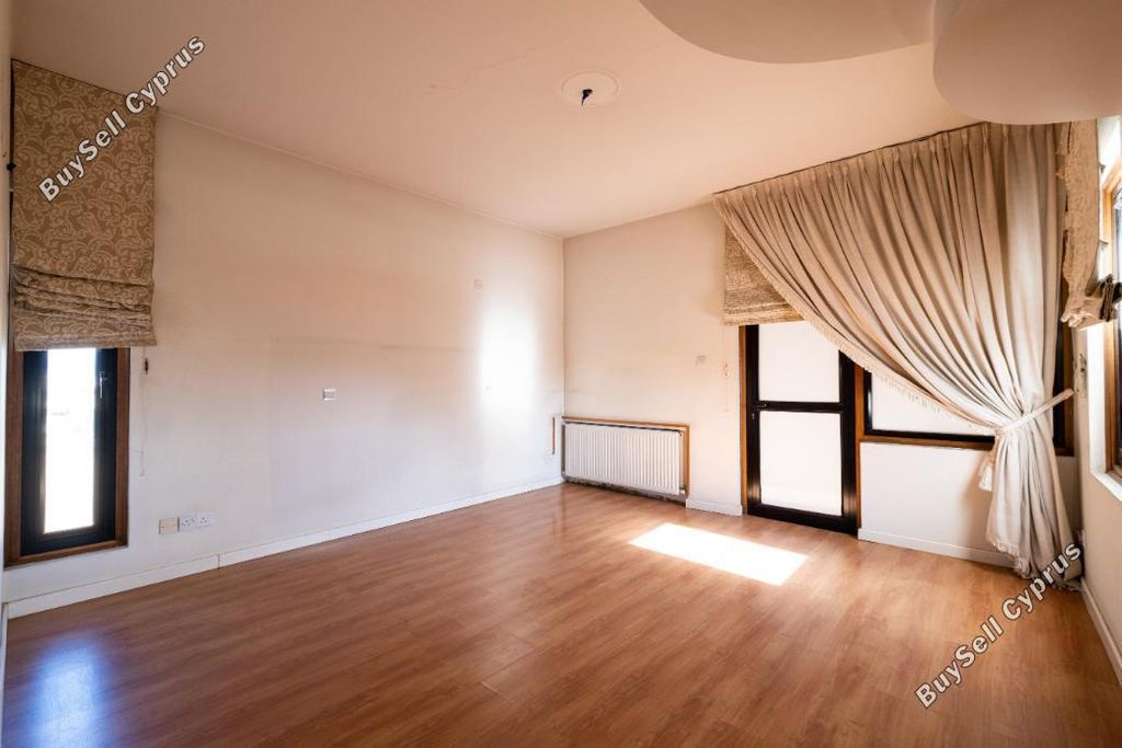 Property photo 3 of 44