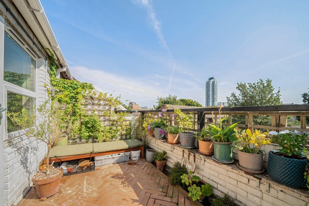 Property photo 2 of 14 4300972
