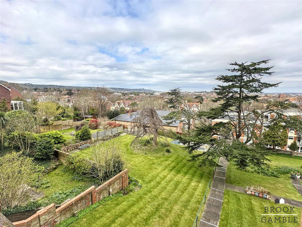 Property photo 2 of 25 01323 438506