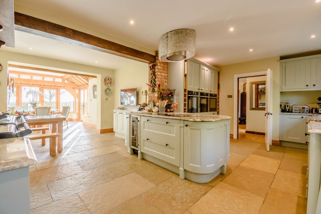Property photo 3 of 35 Kitchen