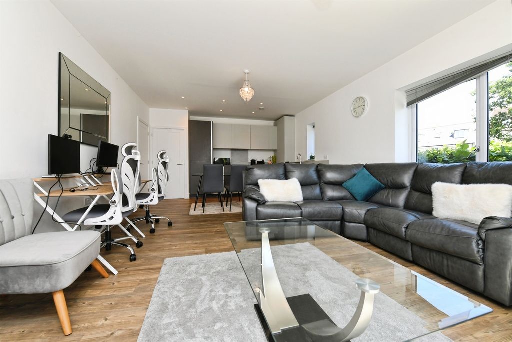 Property photo 3 of 14