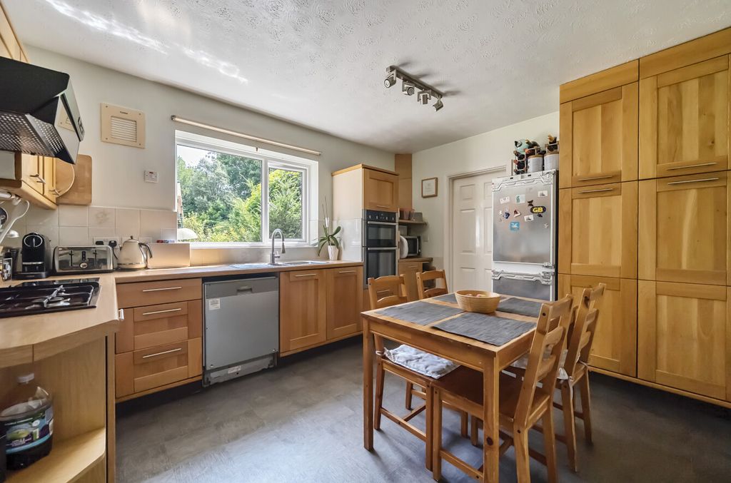 Property photo 2 of 25 1327888-22-68920B...