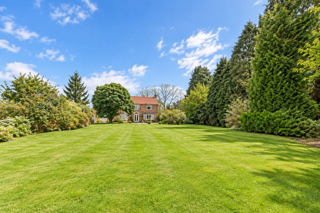 Property photo 1 of 33 Formal Garden