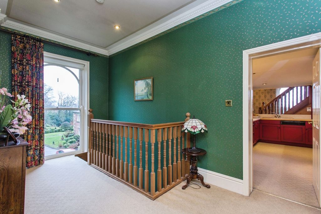 Property photo 3 of 19 Landing