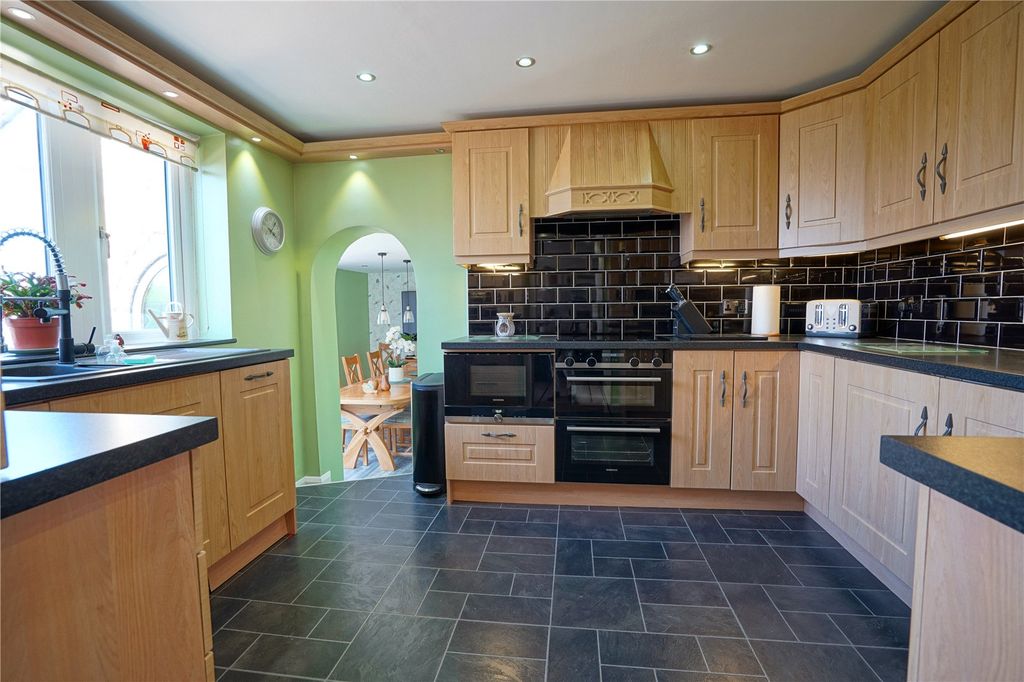 Property photo 2 of 30 Picture No. 15