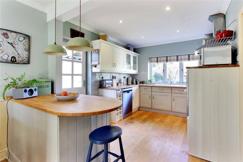 Property photo 2 of 11 Kitchen/Diner