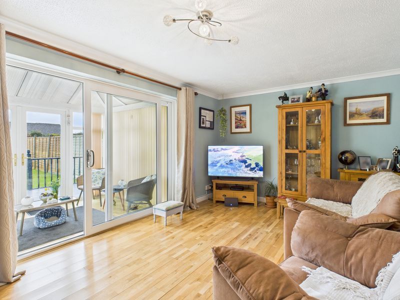 Property photo 3 of 14 Lounge