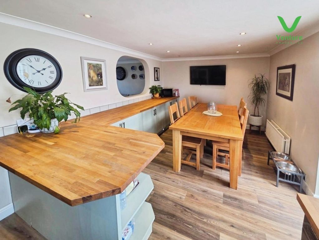 Property photo 3 of 12 Pbox-Img.Jpg