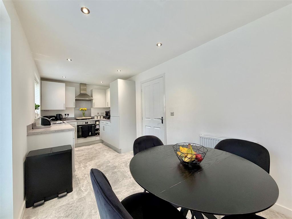 Property photo 3 of 27