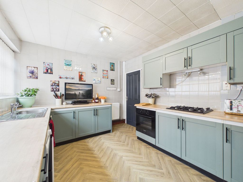 Property photo 2 of 18 Kitchen