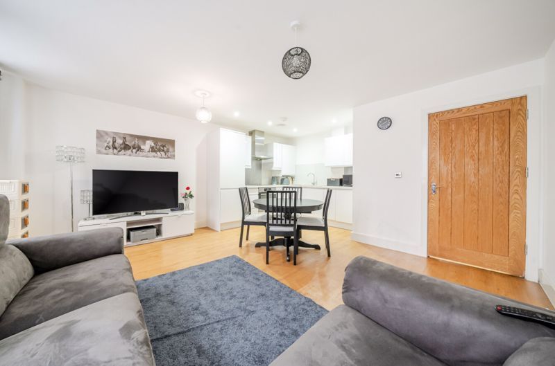 Property photo 1 of 13 Photo 4