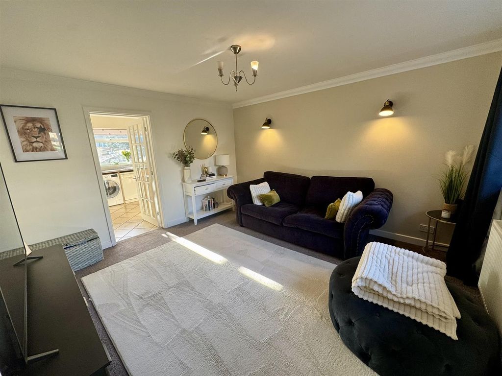 Property photo 2 of 13 Living Room (1/2)