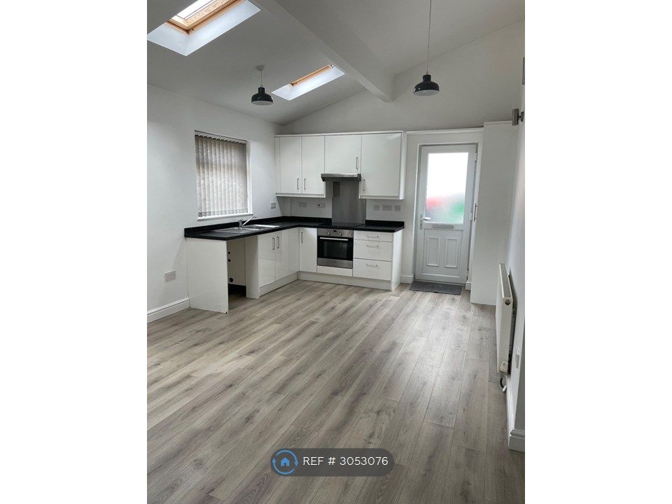 Property photo 1 of 7 Kitchen