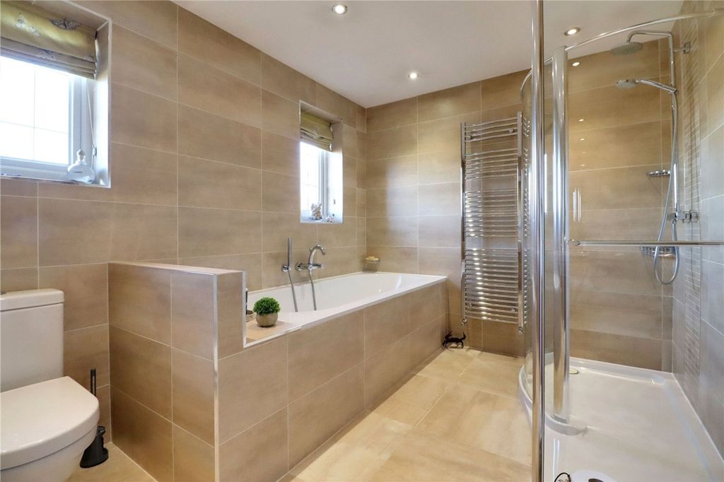 Property photo 3 of 44 Picture No. 02