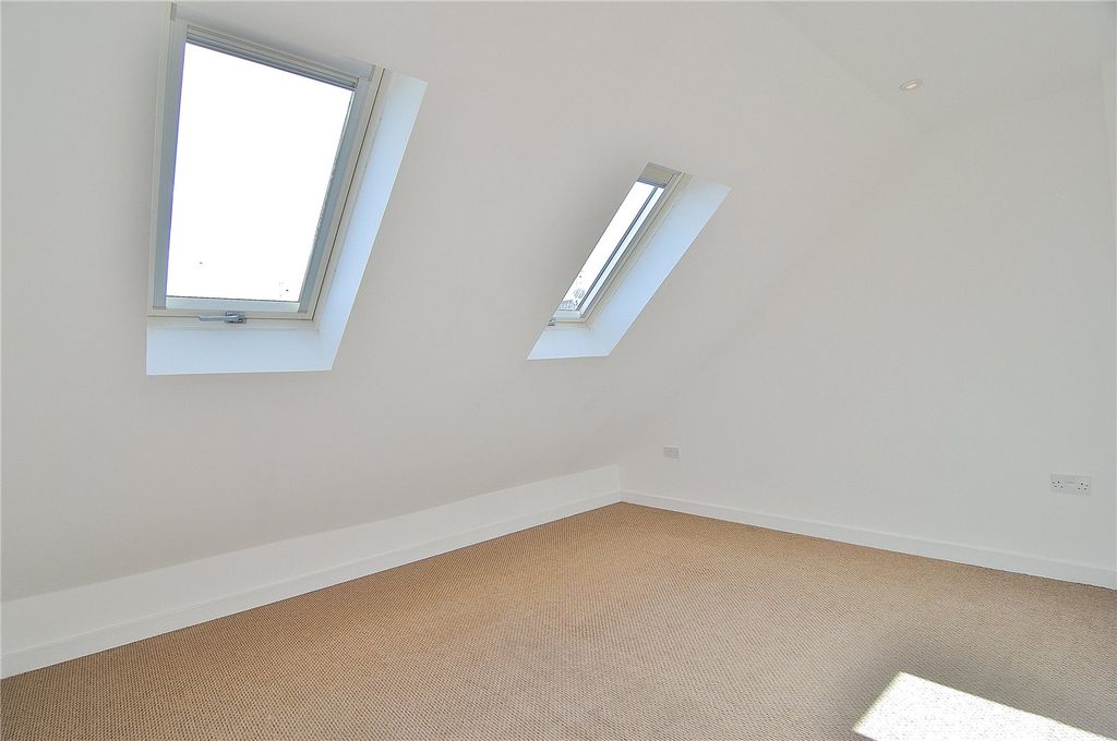 Property photo 3 of 7 Picture No. 10