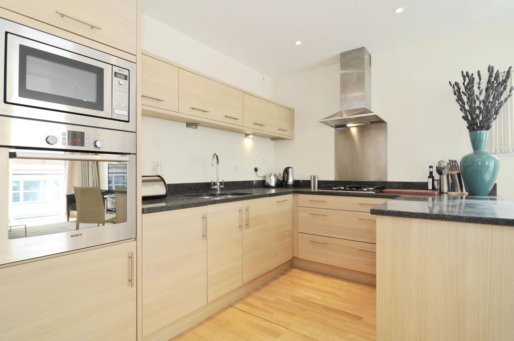 Property photo 2 of 6 Kitchen