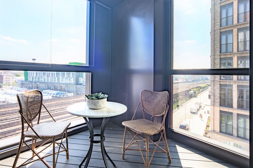 Property photo 2 of 9