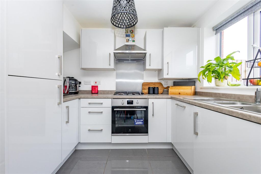 Property photo 3 of 15 Kitchen/Diner