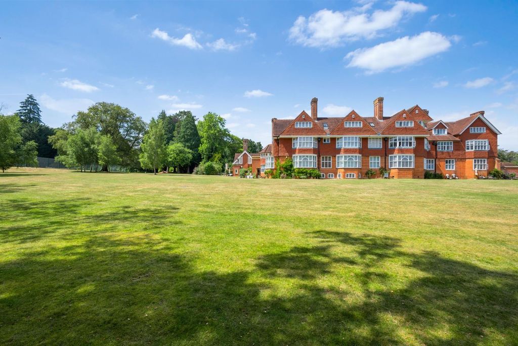 Property photo 2 of 14 Shaw House