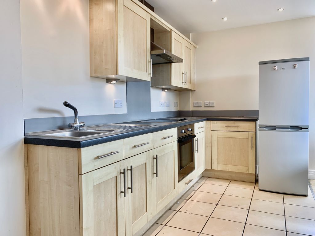 Property photo 3 of 10 Kitchen