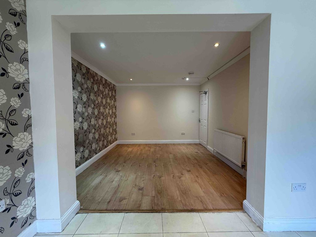 Property photo 3 of 19 Gallery