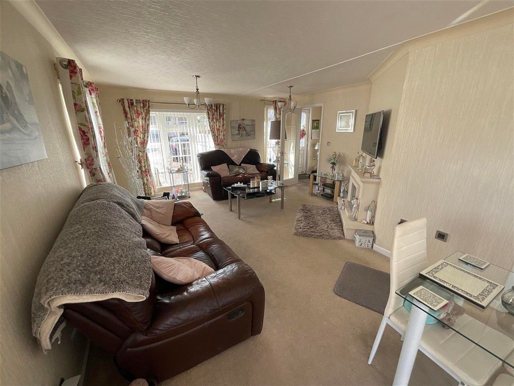 Property photo 2 of 9 Lounge