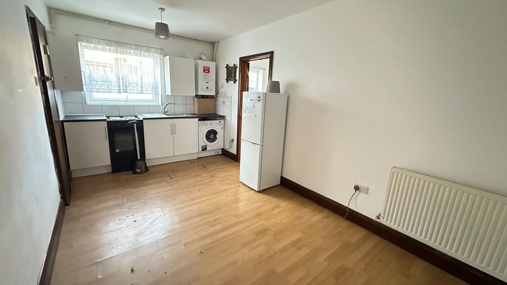 Property photo 2 of 3