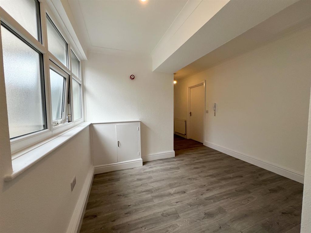 Additional image 18 of 3 bed flat to rentFlat 3, Samuel Webbs, Marina Road, Douglas IM1