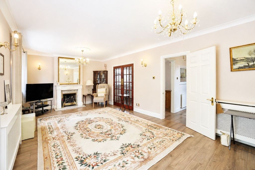 Property photo 3 of 17