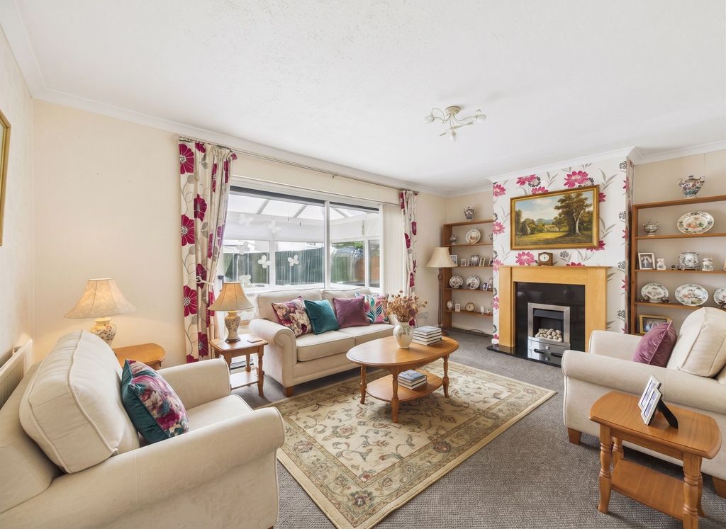 Property photo 2 of 17 Lounge (Virtually Furnished)