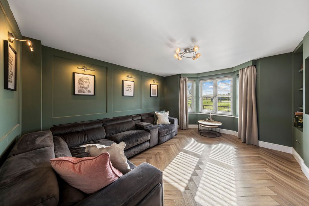 Property photo 3 of 34