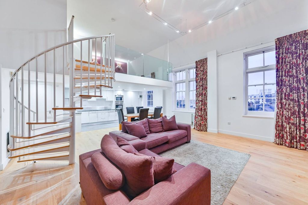 Property photo 3 of 10