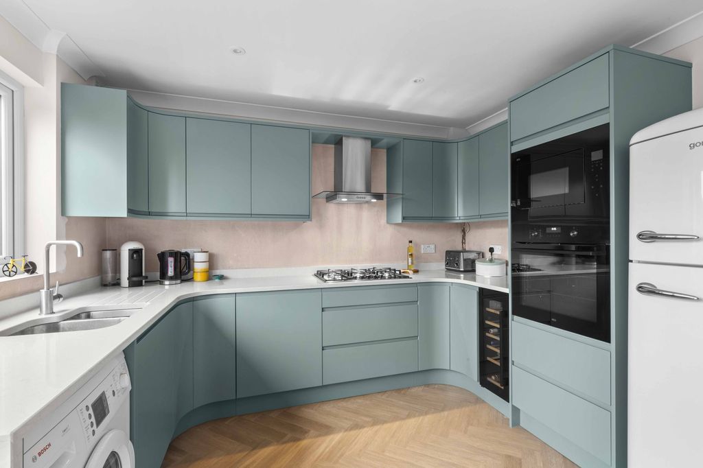 Property photo 3 of 12