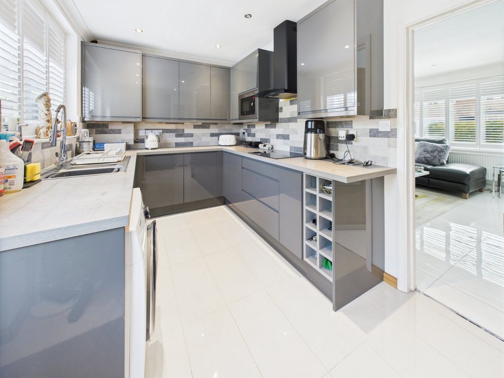 Property photo 3 of 16 Kitchen