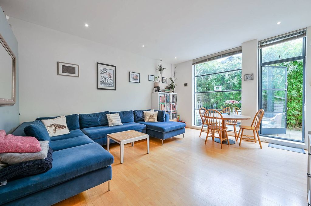 Property photo 2 of 11