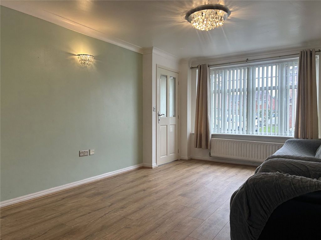 Property photo 2 of 22 Lounge