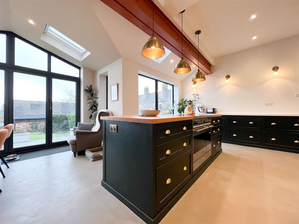 Property photo 3 of 38