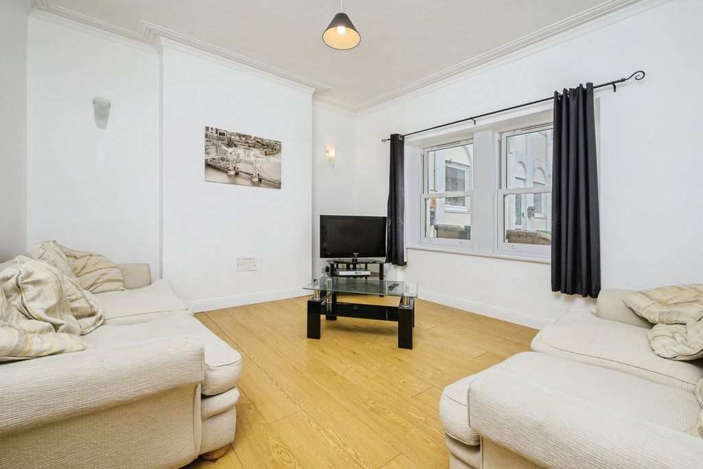 Property photo 3 of 16 Pbox-Img.Jpg