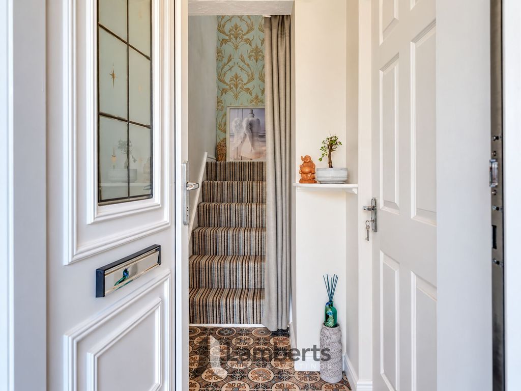 Property photo 2 of 23 Entrance Hall